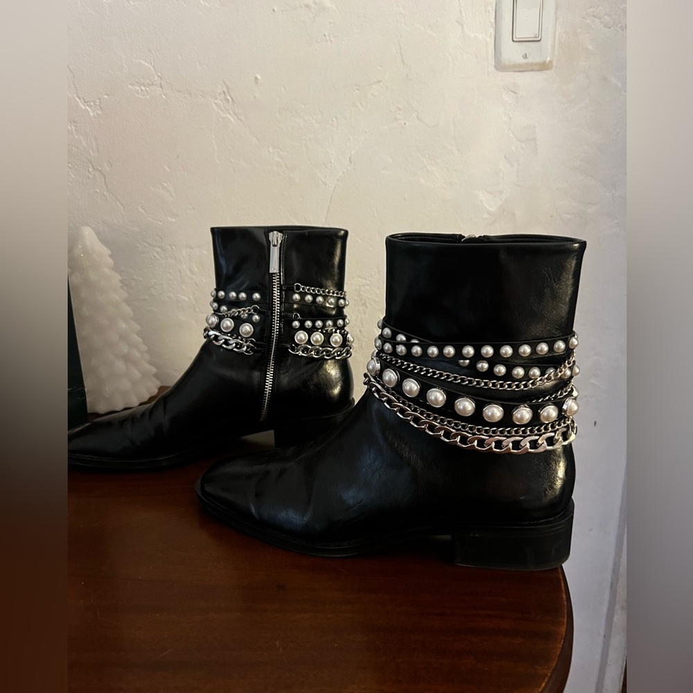 ZARA NWOT Low Heeled Pearl Chain Ankle Boots